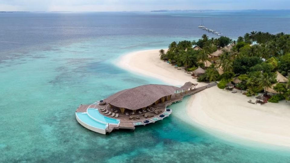 MALDIVES A RESTAURANT WITH A BIOCLIMATIC STRUCTURE